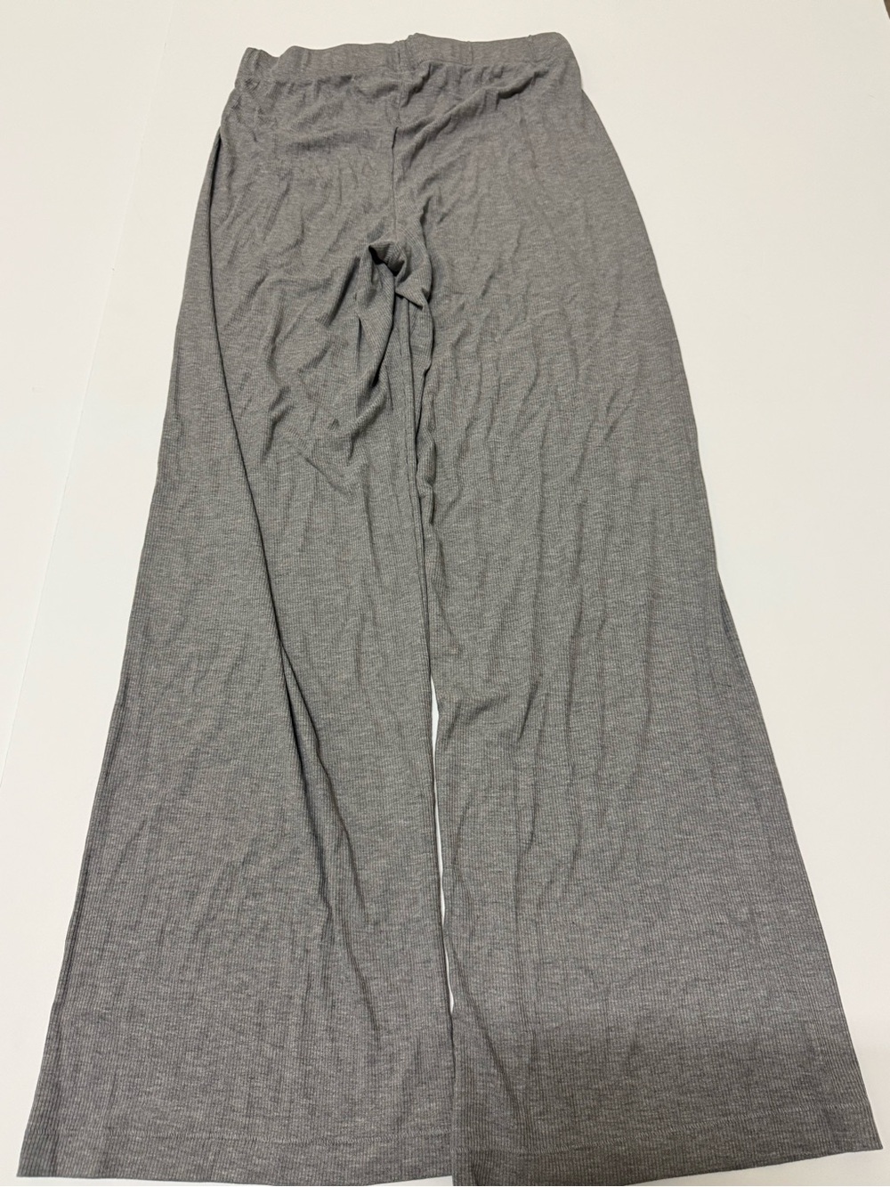 NWT Skims Women’s Sleepwear Pajama Bottom Pants Gray Ribbed Wide Leg Size M - Picture 3 of 3